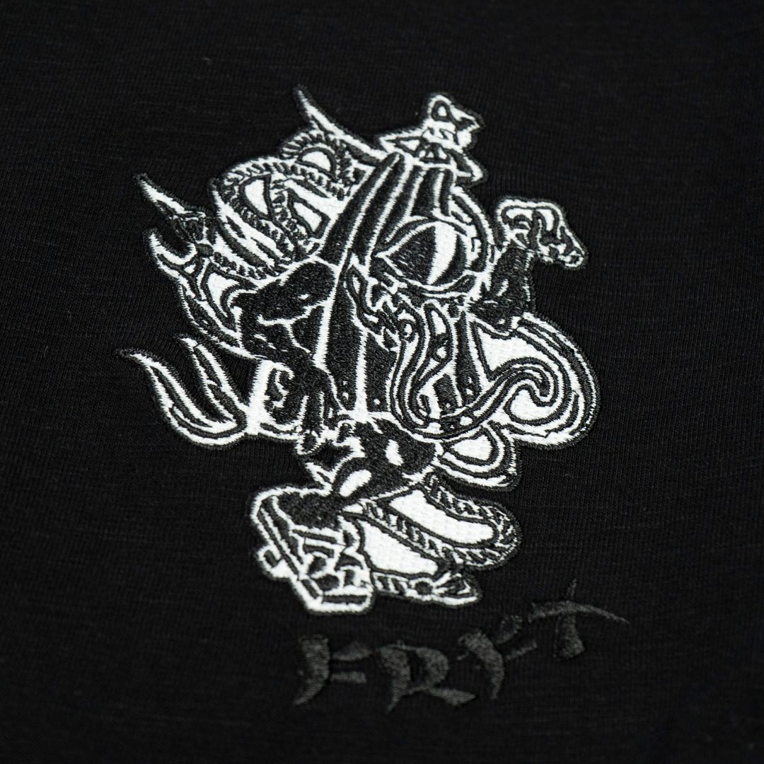 FAIRFAX KARAKASA KOZŌ EMB TEE
