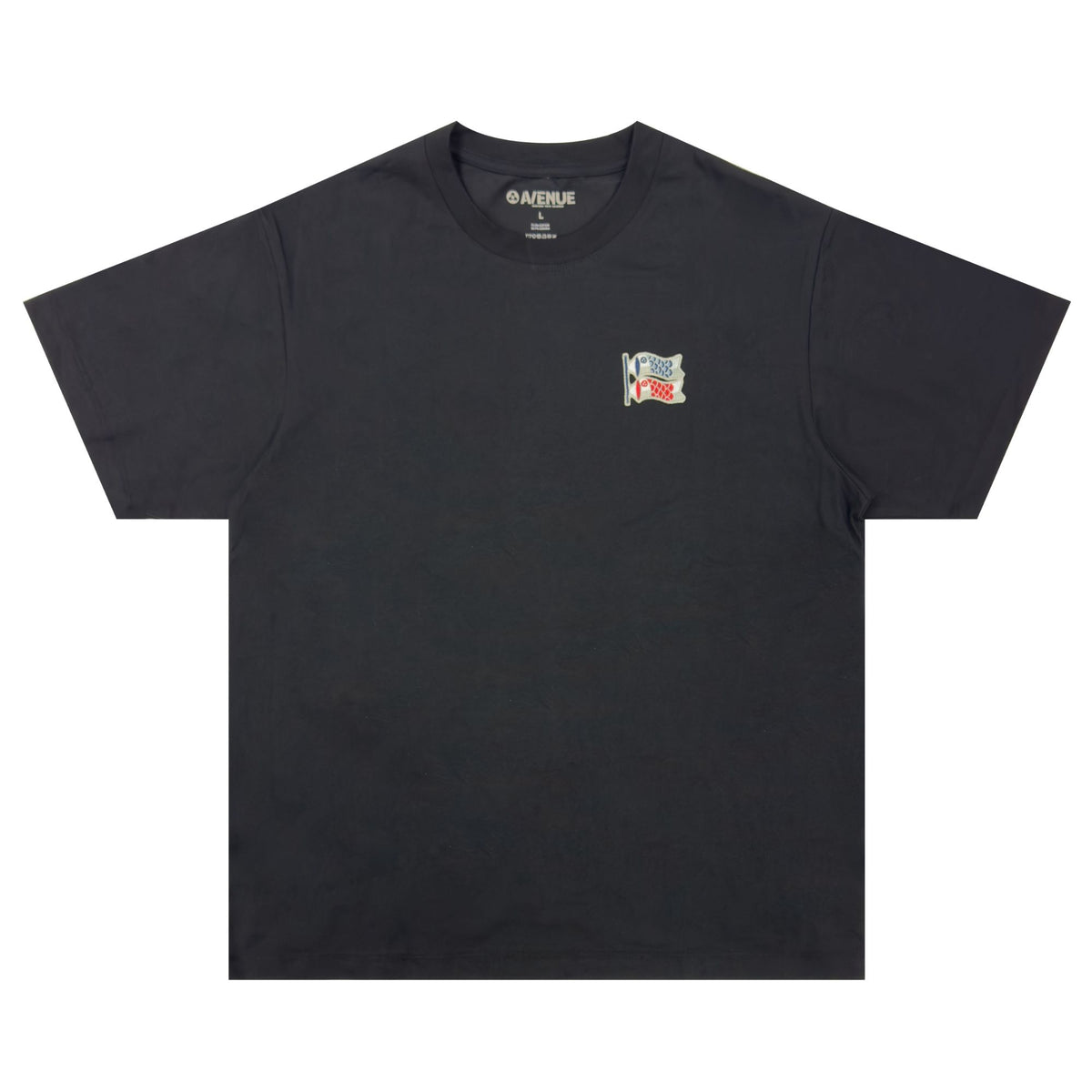AVENUE COOL TOUCH BADGE TEE (FLAG)