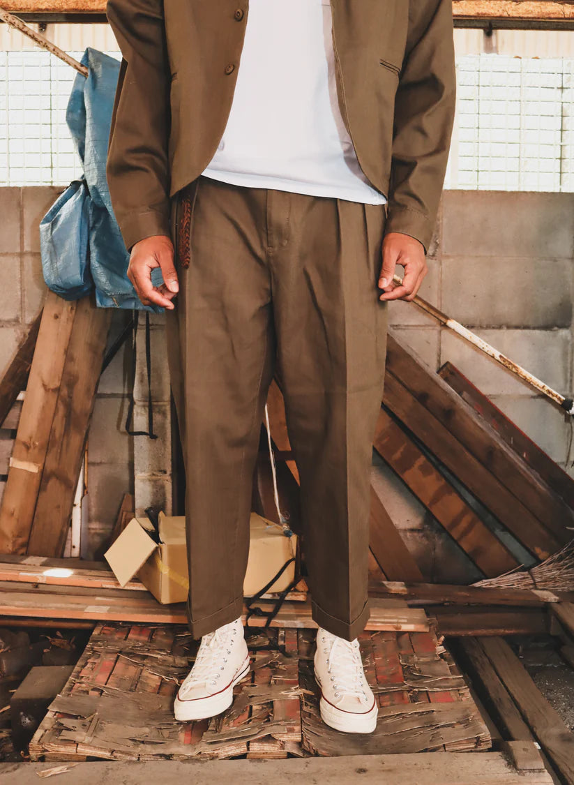 WOODBLOCK２TUCK HERRINGBONE TROUSER - OLIVE
