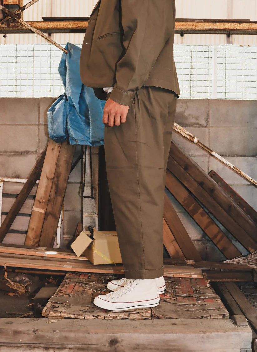 WOODBLOCK２TUCK HERRINGBONE TROUSER - OLIVE
