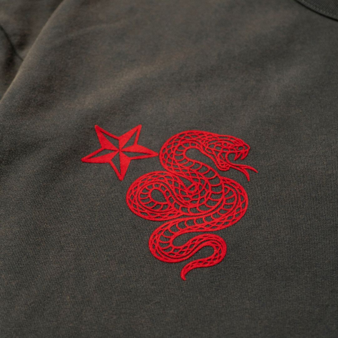 DUSTY INVINCIBLE EMB TEE