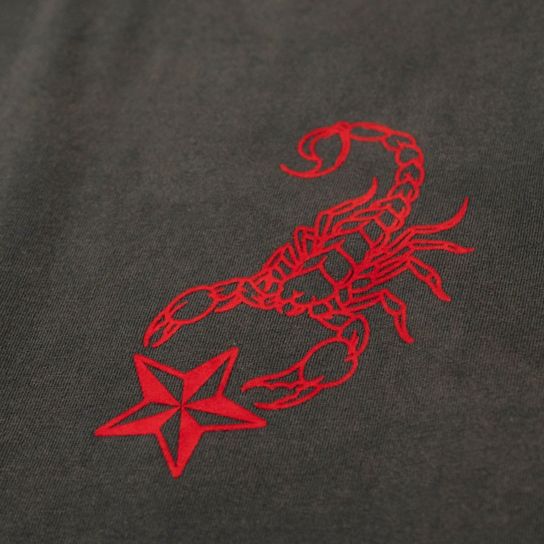 DUSTY INVINCIBLE EMB TEE