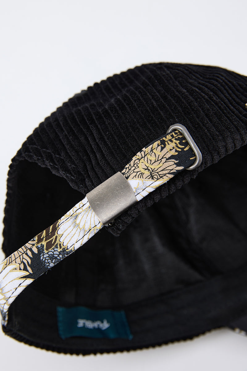 Taking a stroll in Tokyo Corduroy Cap｜Black