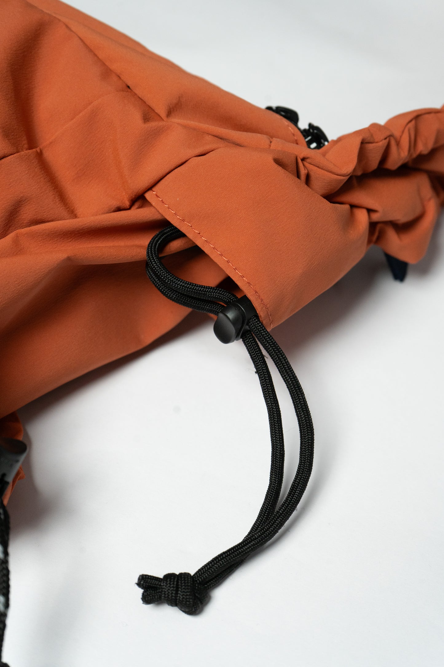 FAIRFAX DRSWSTRINGS SHOULDER BAG