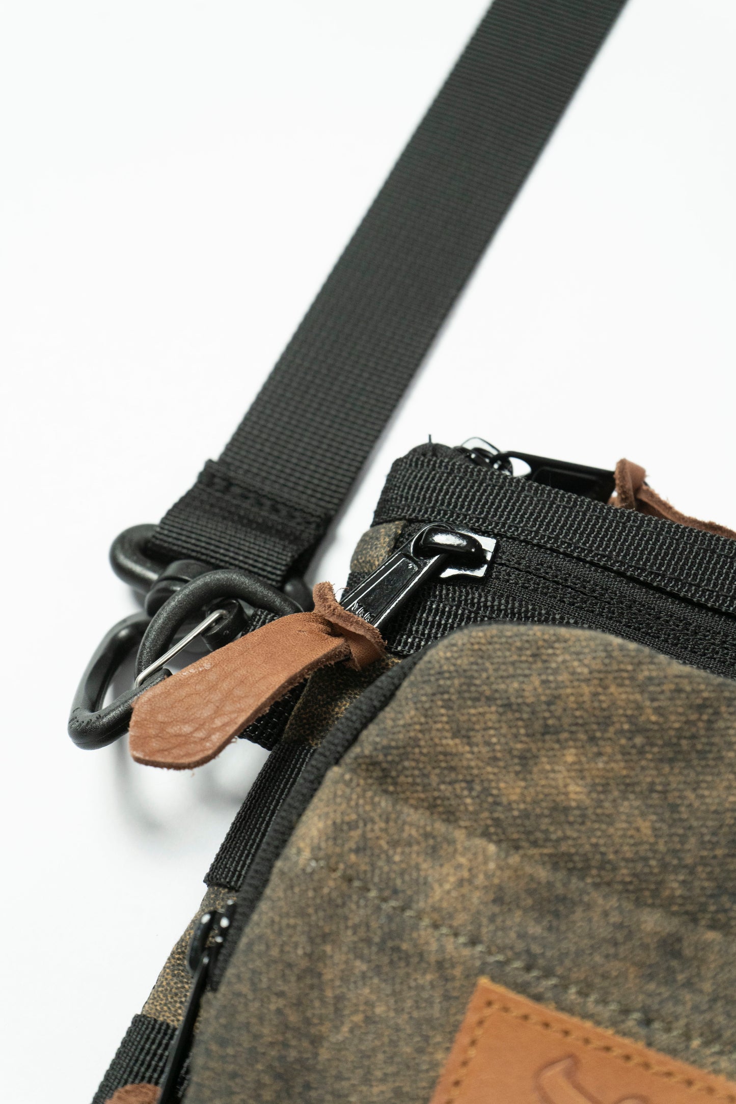 DUSTY DETACHABLE SHOULDER BAG