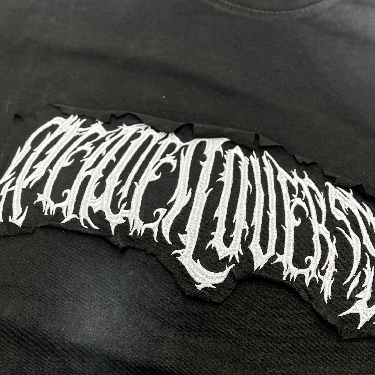 2ND CLOSET "PUNK PEACE" EMBROIDERY SPRAY T-SHIRT