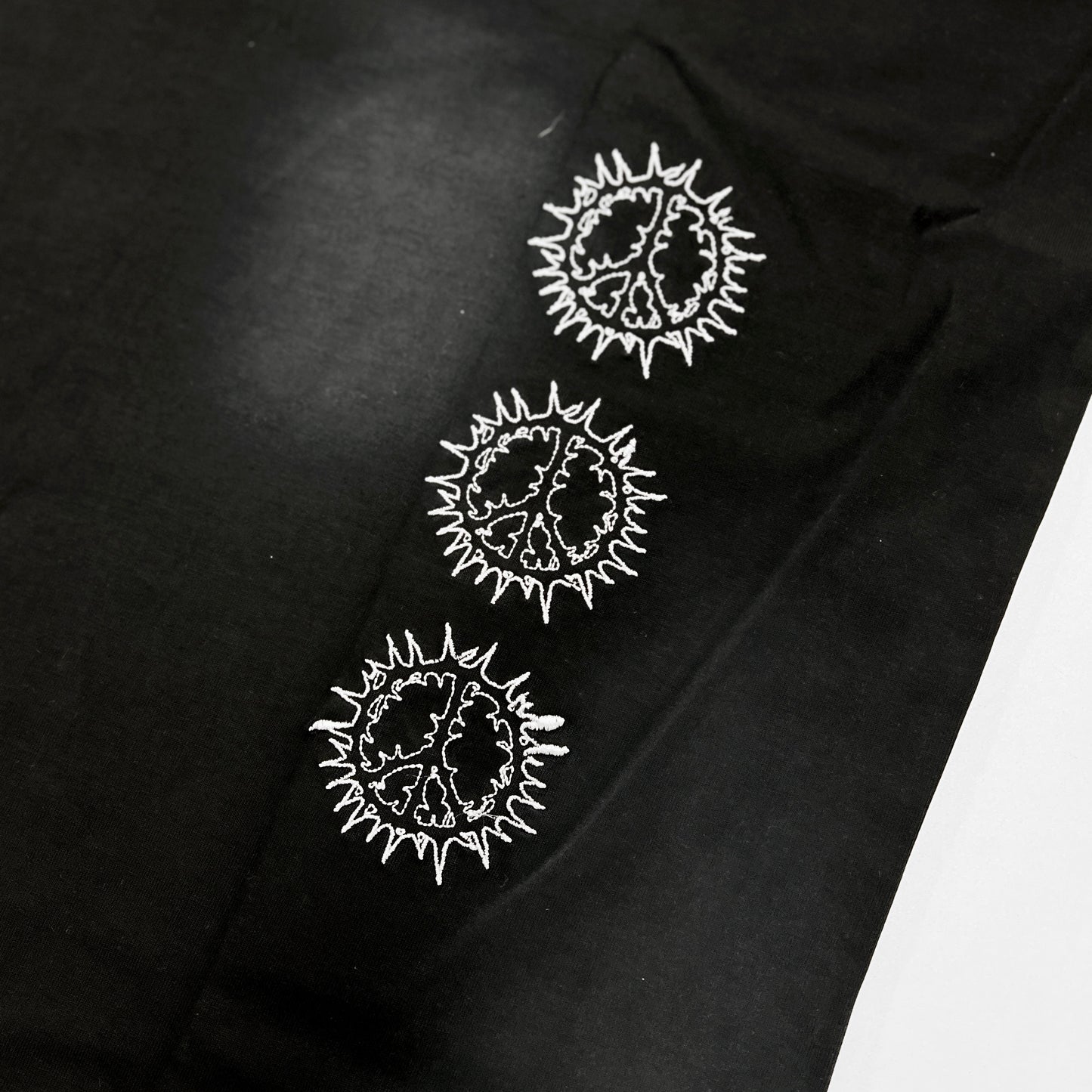 2ND CLOSET "PUNK PEACE" EMBROIDERY SPRAY T-SHIRT