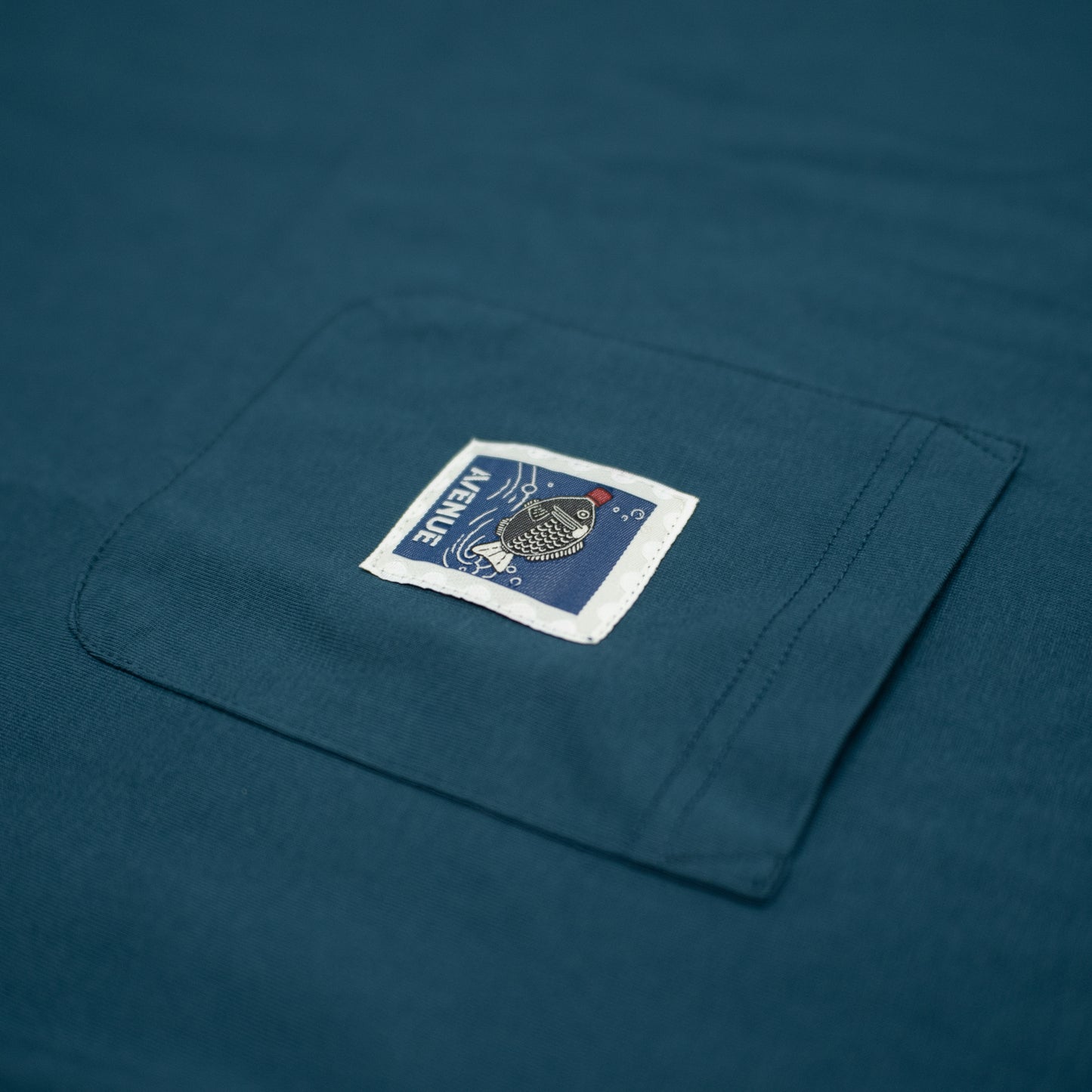 AVENUE COOL TOUCH STAMP LABEL TEE