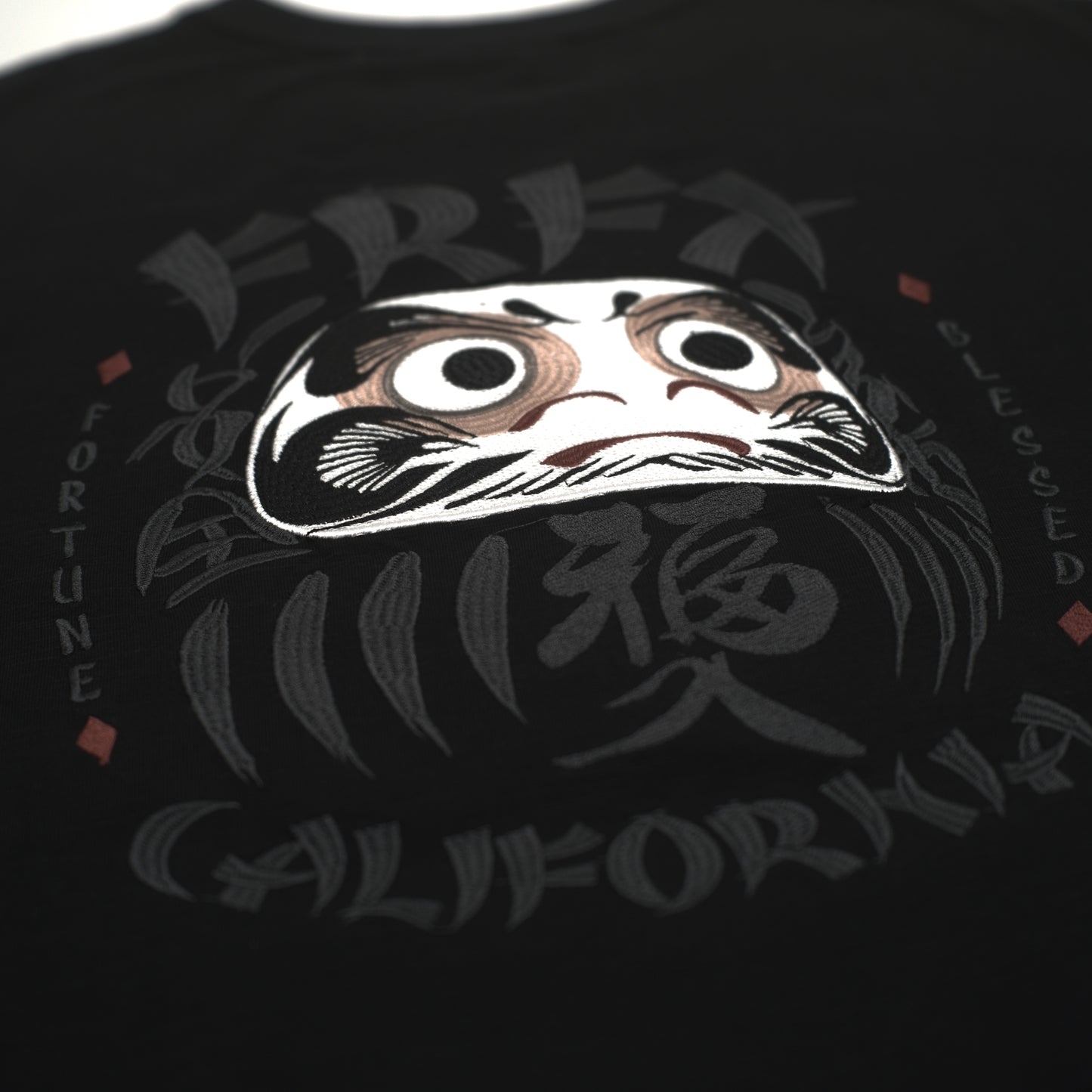 LUCKY DARUMA TEE