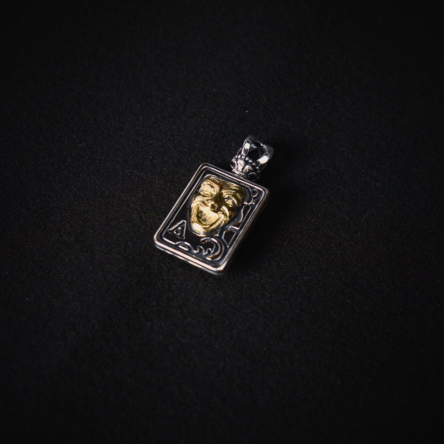DUSTY JOKER LOCKET