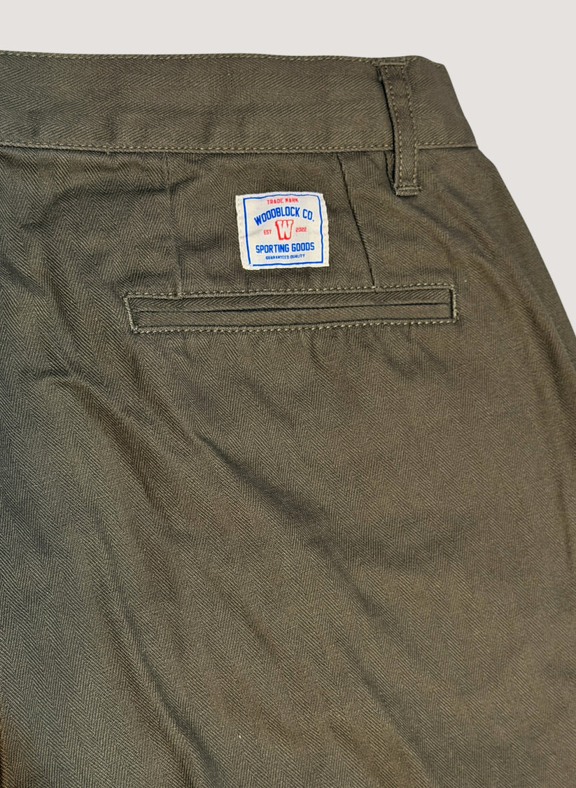WOODBLOCK２TUCK HERRINGBONE TROUSER - OLIVE